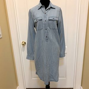 ***CHAPS chambray shirt dress with front pockets (S)